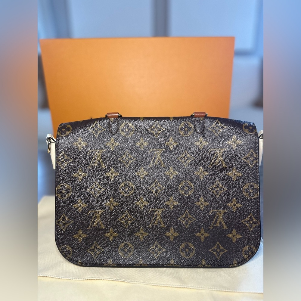 Louis Vuitton Monogram Vaugirard in Creme - Picture 3 of 16